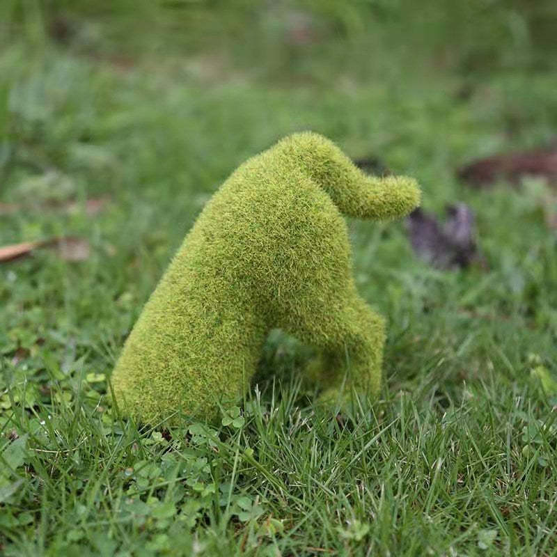 Peeing Dog Topiary Grass Garden Decoration