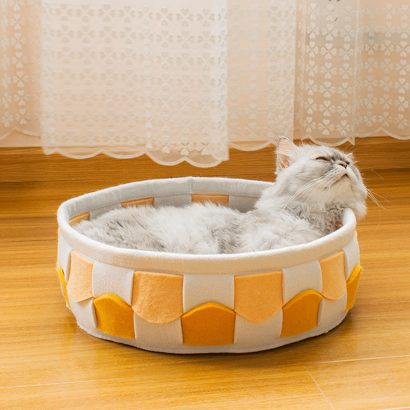 Four Seasons Simple Striped Knitted Dog Bed
